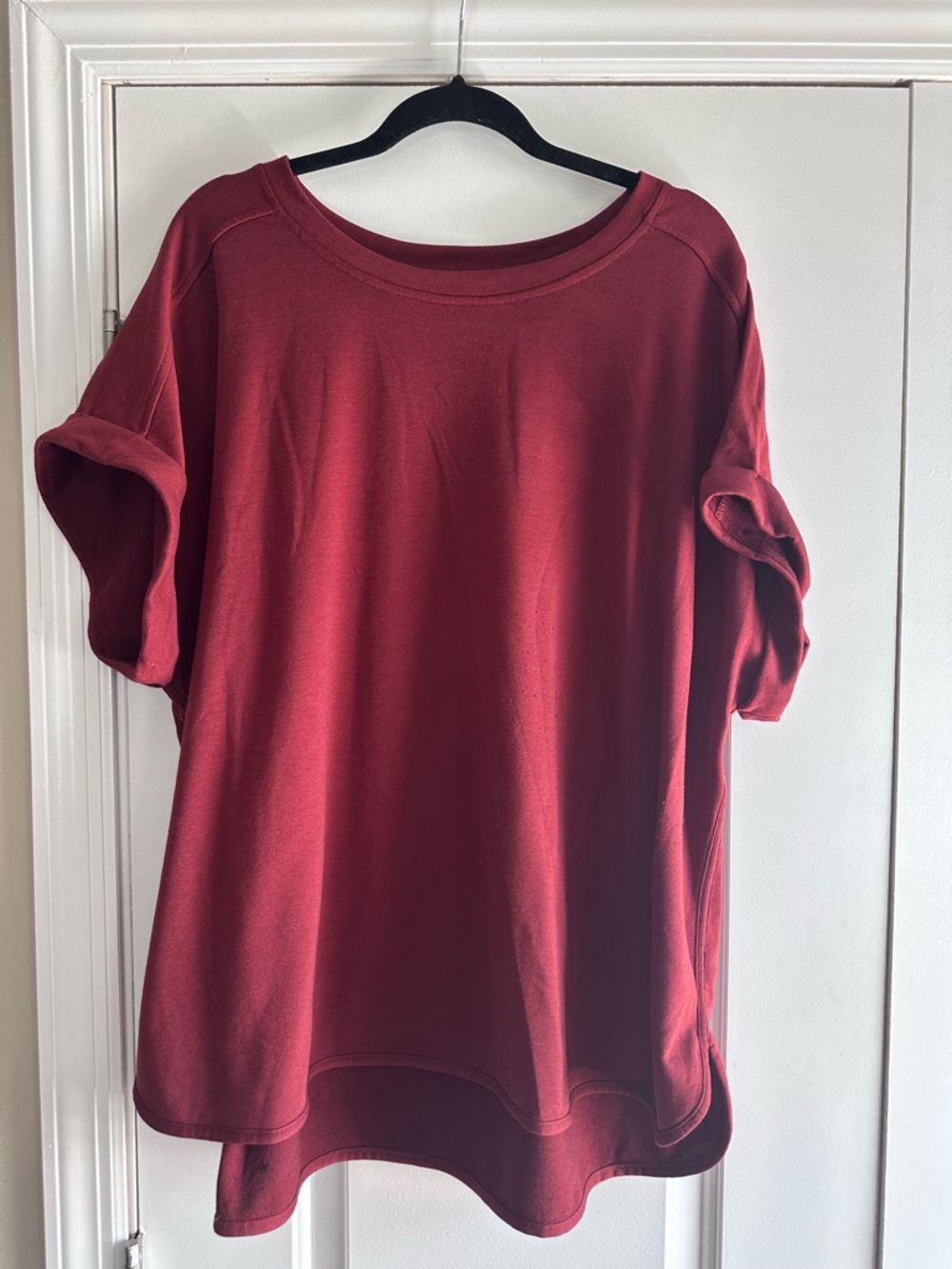 Cupio Relaxed Short-Sleeve Sweatshirt in Burgundy - Picture 2 of 7